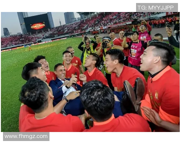 国安主场迎战恒大争夺榜首之战精彩对决引发球迷热议